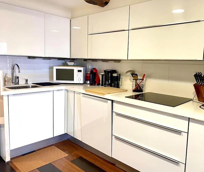 Unique 4-Floor Home With Sea, Mountain & Castle Views 혼다리비아 0*,