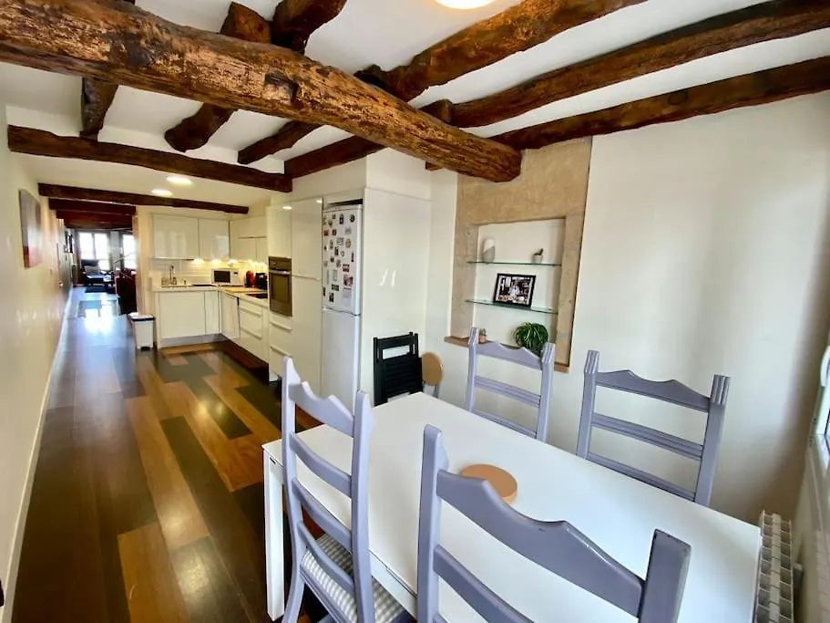 Unique 4-Floor Home With Sea, Mountain & Castle Views 宏达瑞比亚