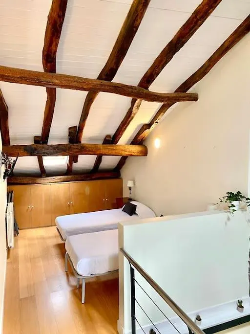 Unique 4-Floor Home With Sea, Mountain & Castle Views 宏达瑞比亚