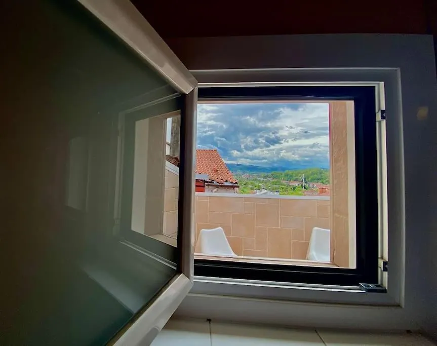 Unique 4-Floor Home With Sea, Mountain & Castle Views 宏达瑞比亚